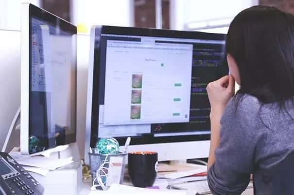 Podłącz drugi monitor: Przewodnik do większej produktywności i komfortu